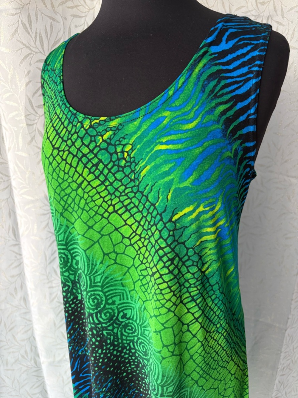 Green and Blue Patterned Maxi Dress - Picture 2 of 9